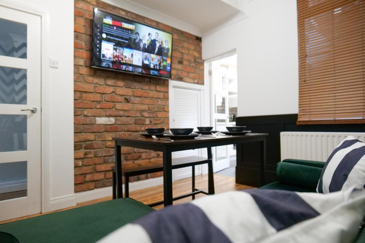 Broadway Belfast! Central Location! Sleeps 6! מראה חיצוני תמונה