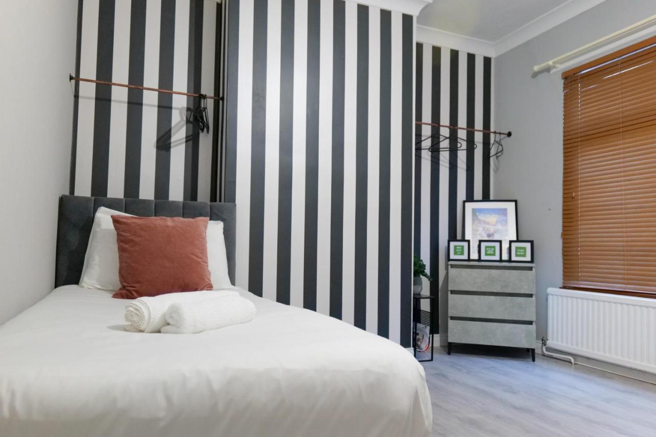 Broadway Belfast! Central Location! Sleeps 6! מראה חיצוני תמונה