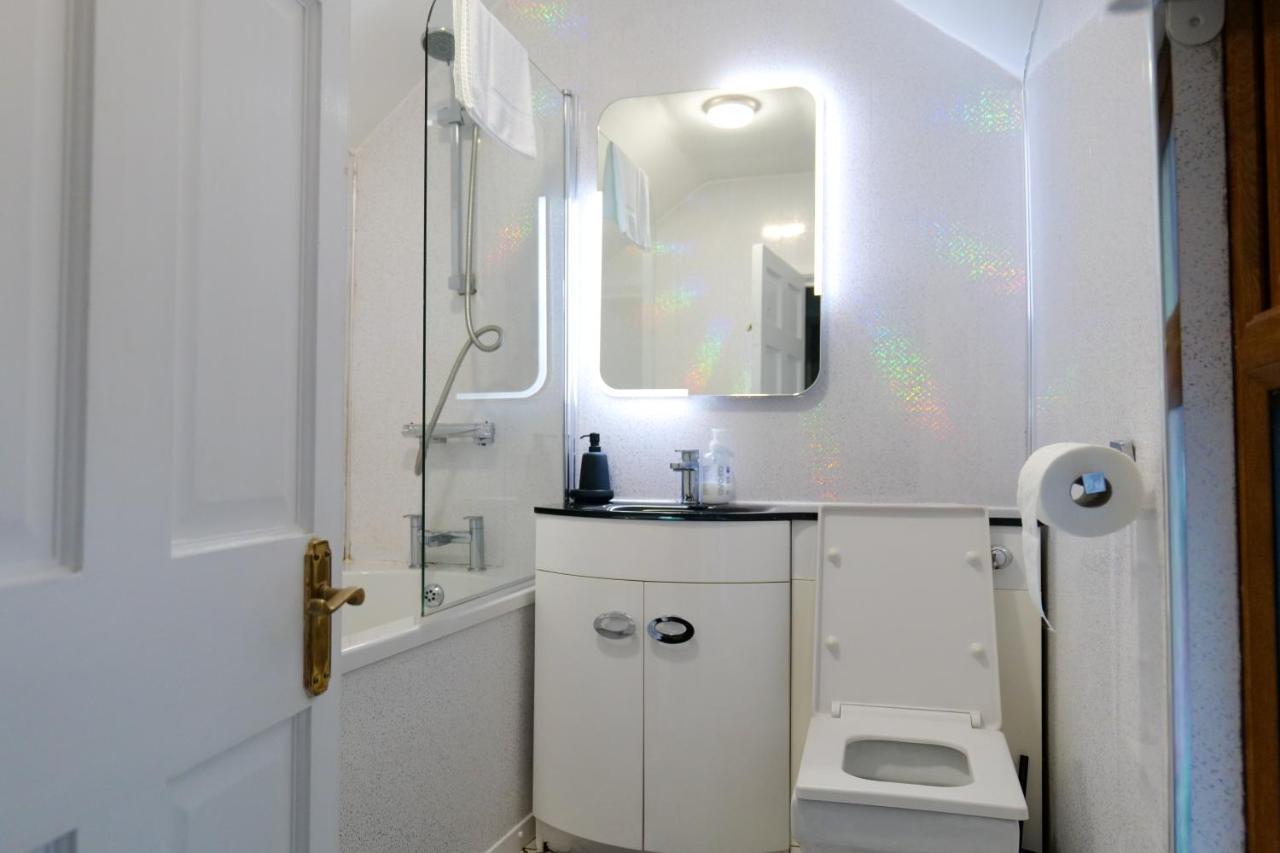 Broadway Belfast! Central Location! Sleeps 6! מראה חיצוני תמונה